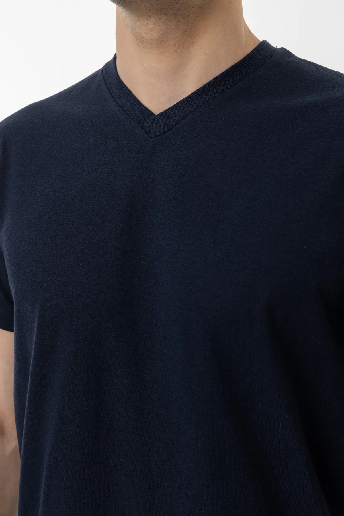 V YAKA SÜPREM T-SHIRT